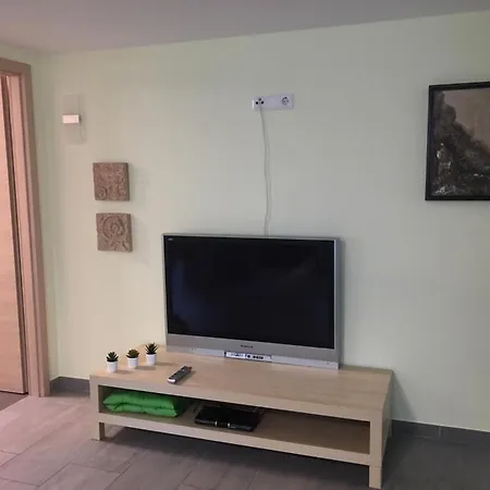 Apartment Ferienwohnung Am Wald Mit Super Verkehrsanbindung Nach Nurnberg!