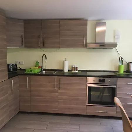 Apartment Ferienwohnung Am Wald Mit Super Verkehrsanbindung Nach Nurnberg!