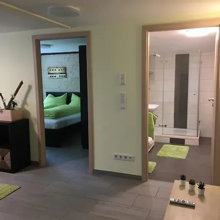 Apartment Ferienwohnung Am Wald Mit Super Verkehrsanbindung Nach Nurnberg! *